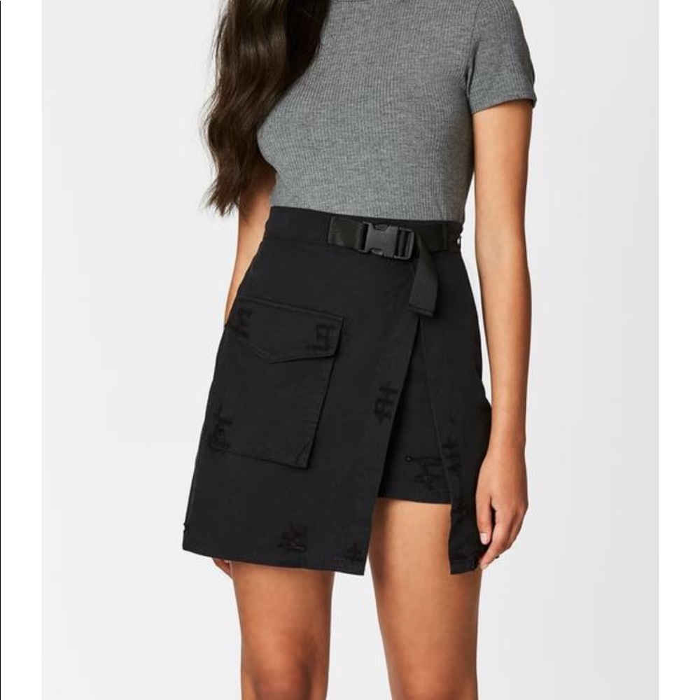 Carmar buckle skirt
